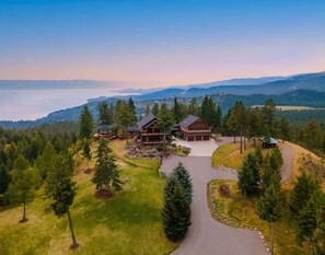Exterior - Luxury Lake View Mountain Escape (Somers)