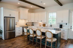 Cottage 7 | Private kitchen | Full-size fridge, microwave, oven, stovetop