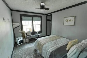 2 bedrooms, travel cot, free WiFi, bed sheets