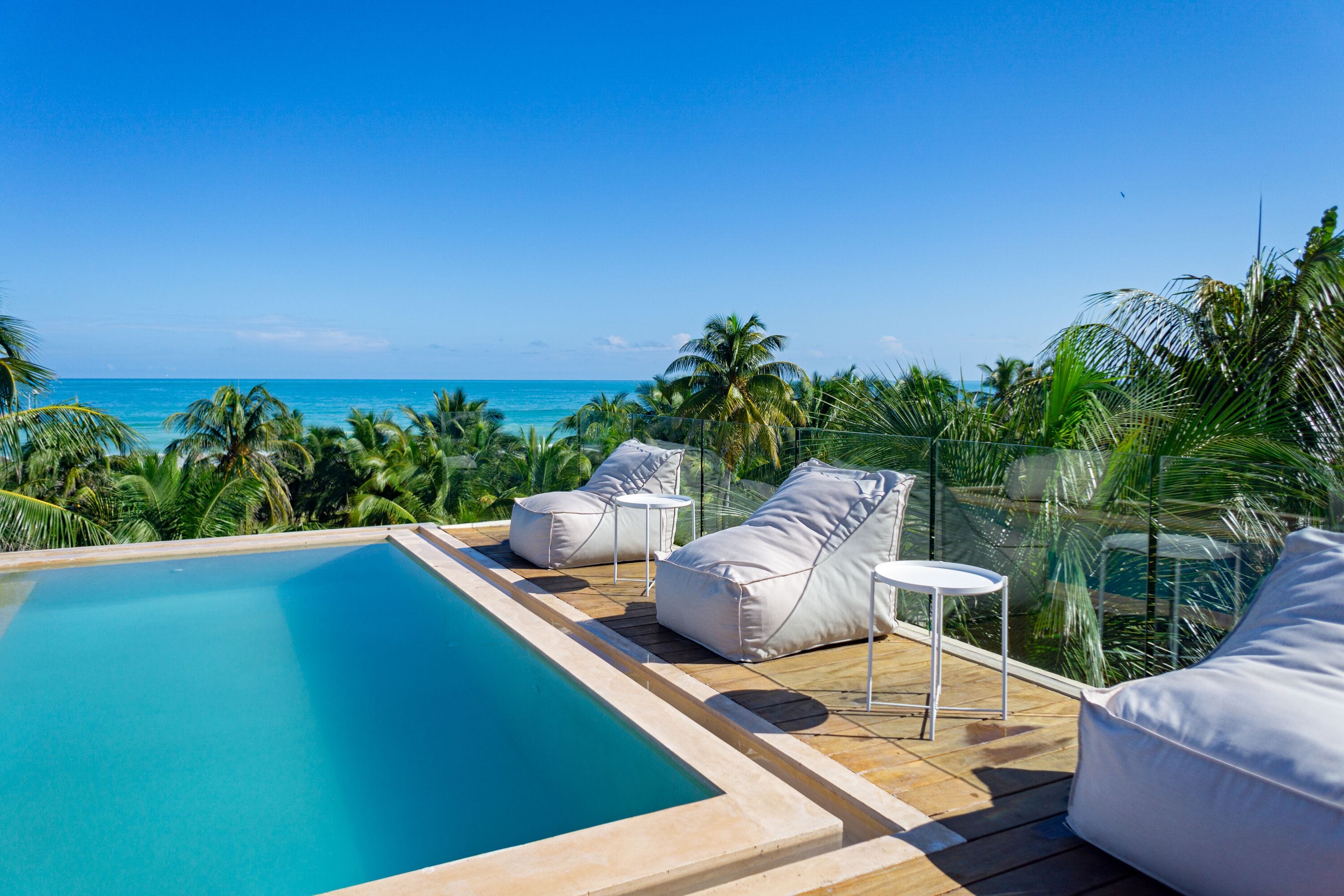 Kolam renang outdoor