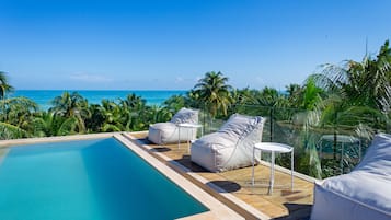 Kolam renang outdoor