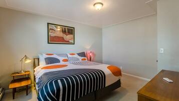 1 bedroom, desk, free WiFi, bed sheets