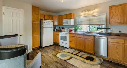 1-bed vacation home w/ King bed just 6 minutes from Empower Field at Mile High