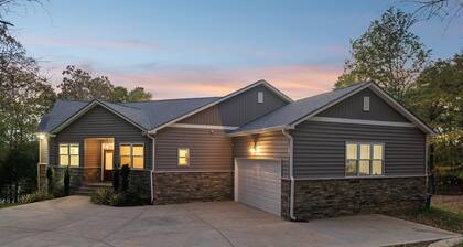 Cozy Fall Nights | Hot tub+Firepit+Sleeps 14+Lake Wylie | 20m to CLT