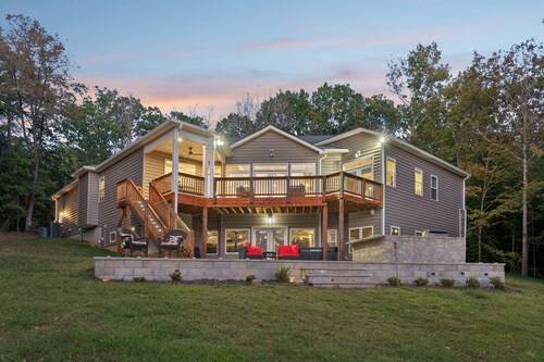 Cozy Fall Nights | Hot tub+Firepit+Sleeps 14+Lake Wylie | 20m to CLT