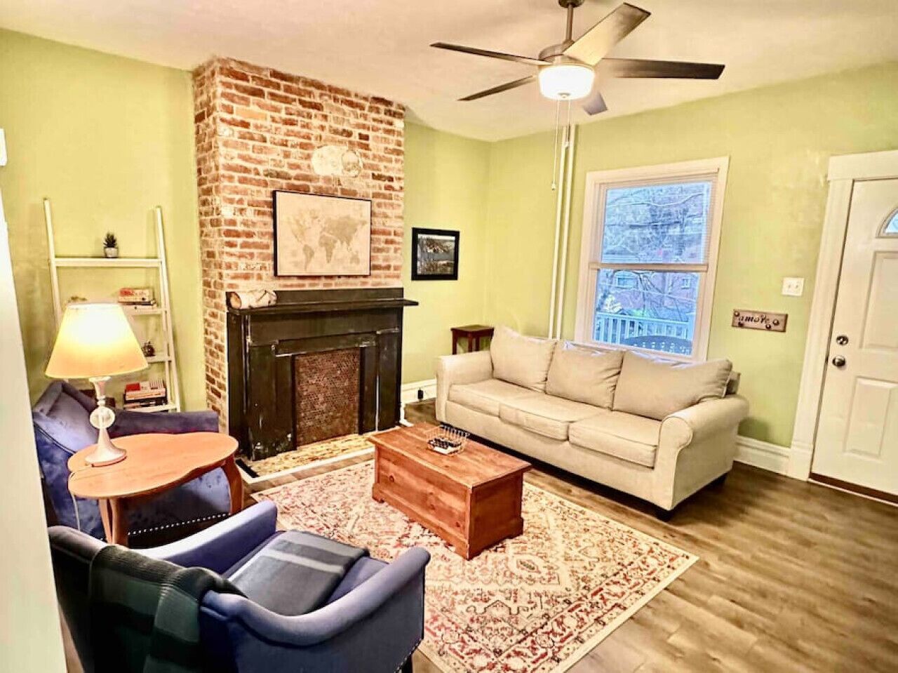 Charming 2br- Sleeps 8- Spacious Back Deck