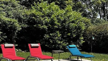 Seasonal outdoor pool, open 10:00 AM to 6:00 PM, sun loungers