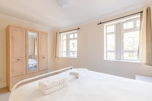 2 bedrooms, iron/ironing board, internet, bed sheets
