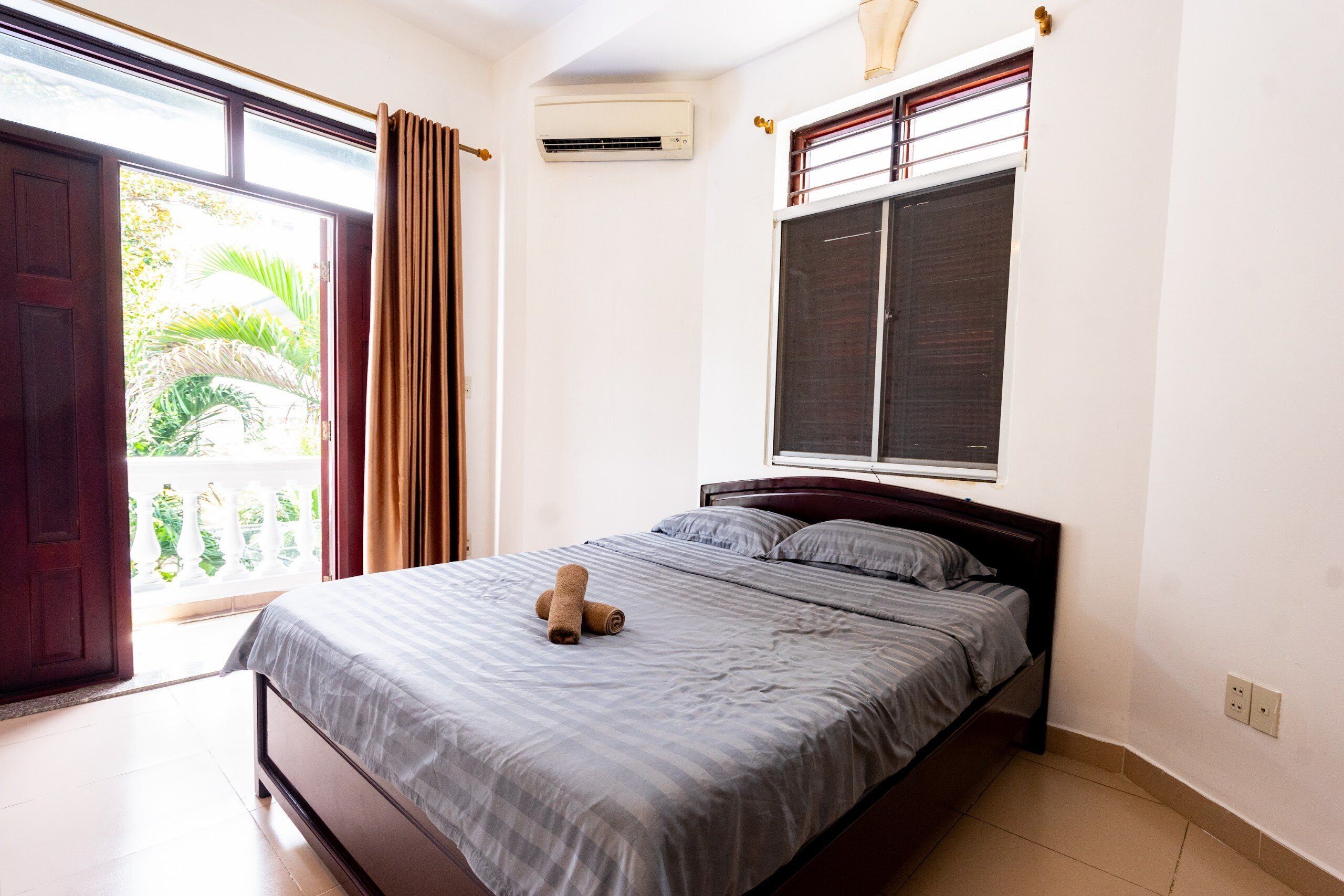 8 bedrooms, iron/ironing board, free WiFi, bed sheets