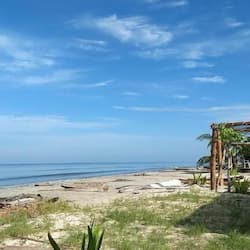 Sulla spiaggia, un bar sulla spiaggia
