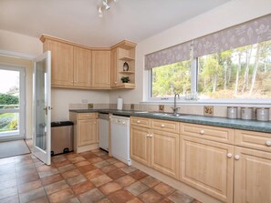 Oppvaskmaskin og kjøkkenutstyr