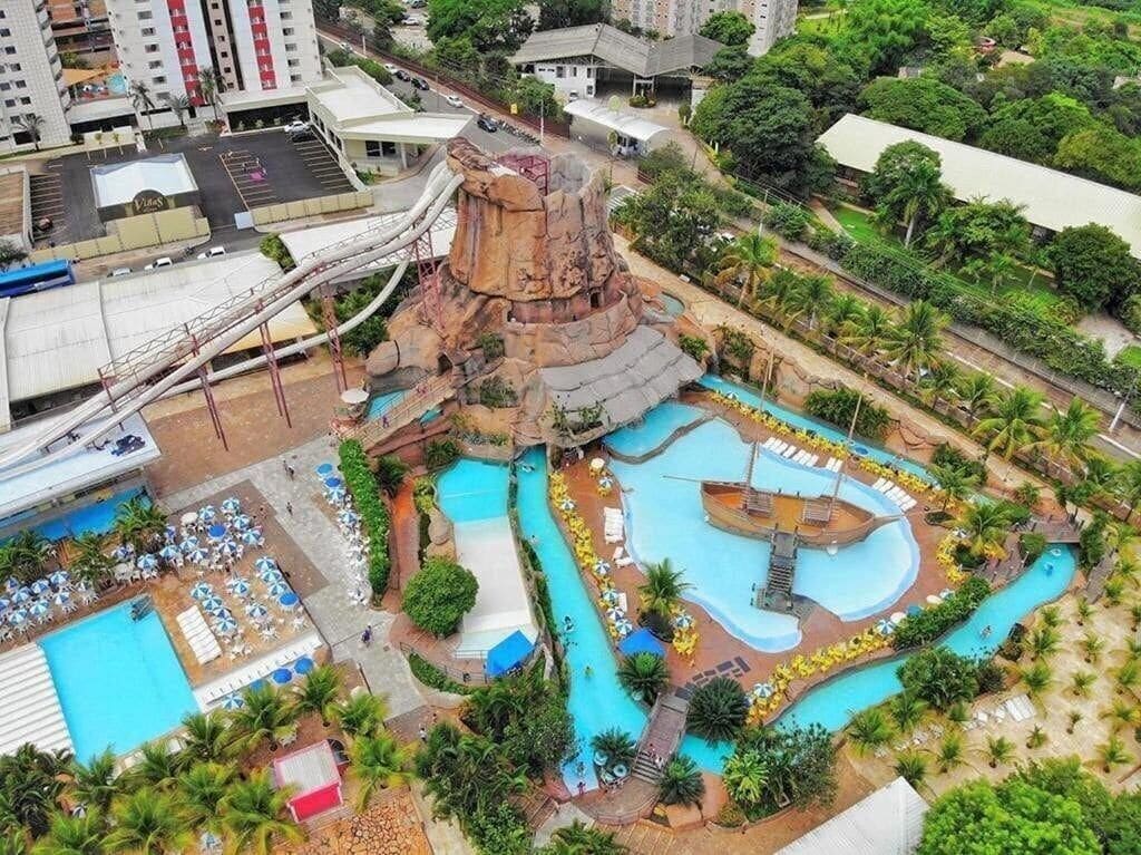 Suite | Pool | Outdoor pool, pool umbrellas, sun loungers