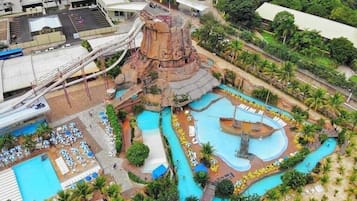 Suite | Pool | Outdoor pool, pool umbrellas, sun loungers