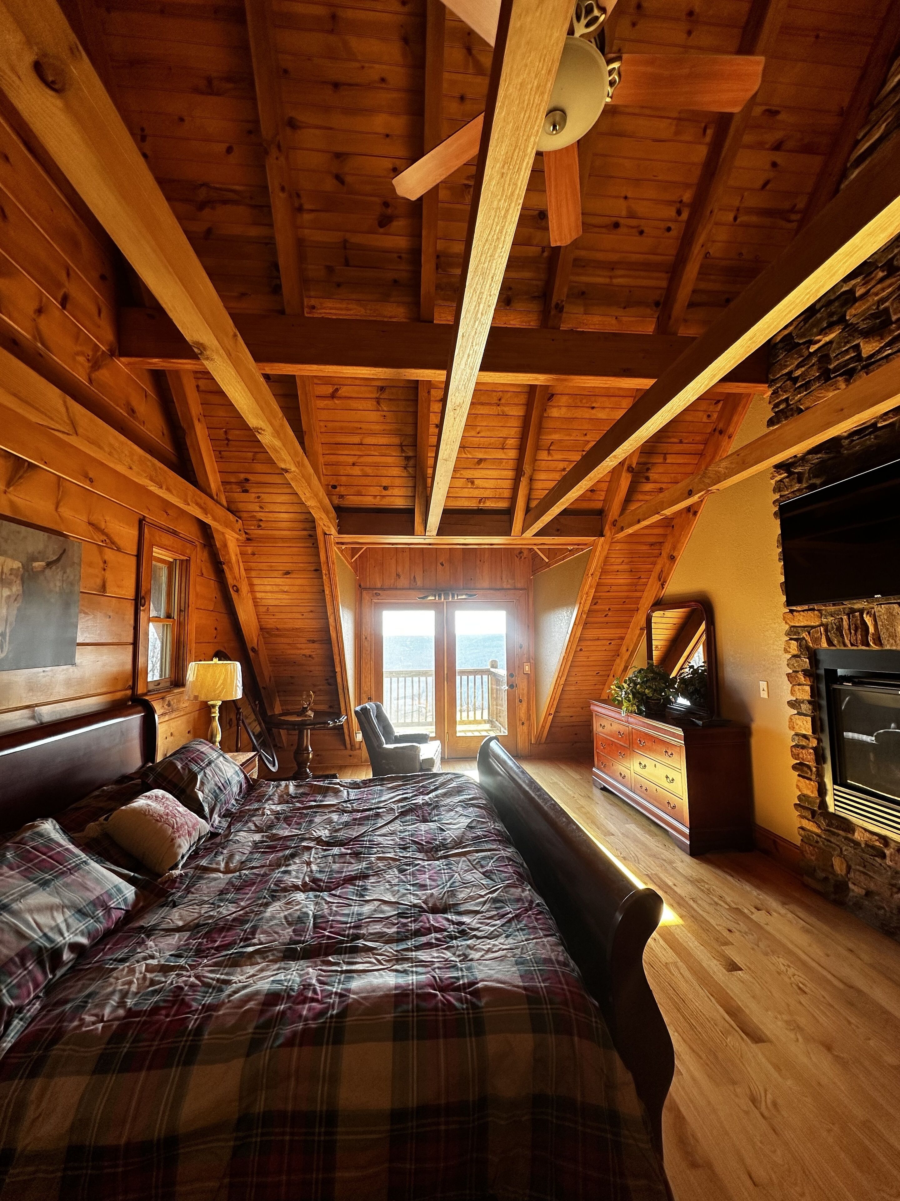 Cozy Mountain Cabin Getaway Reviews, Deals & Photos 2026 - Expedia