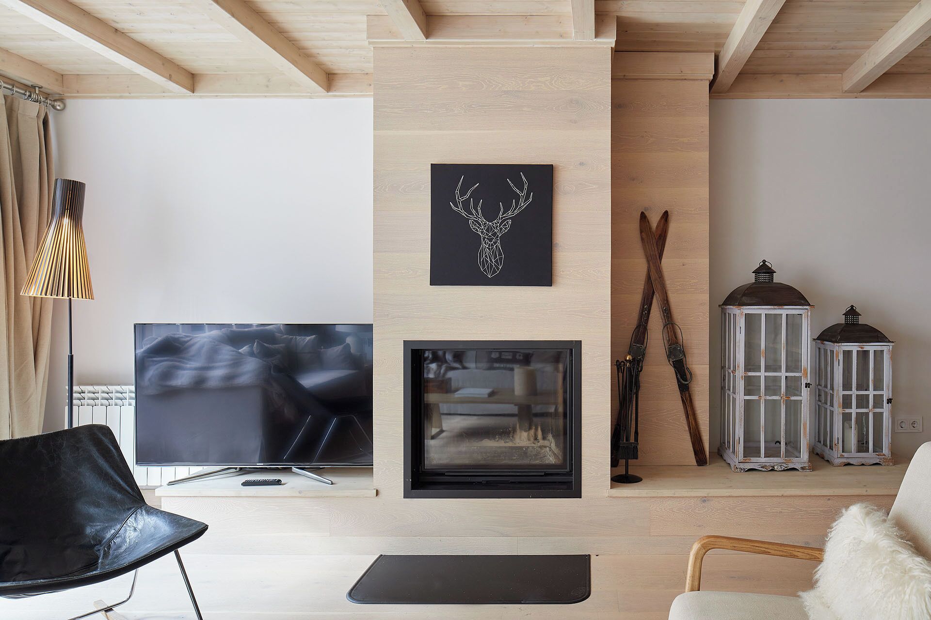 TV, fireplace