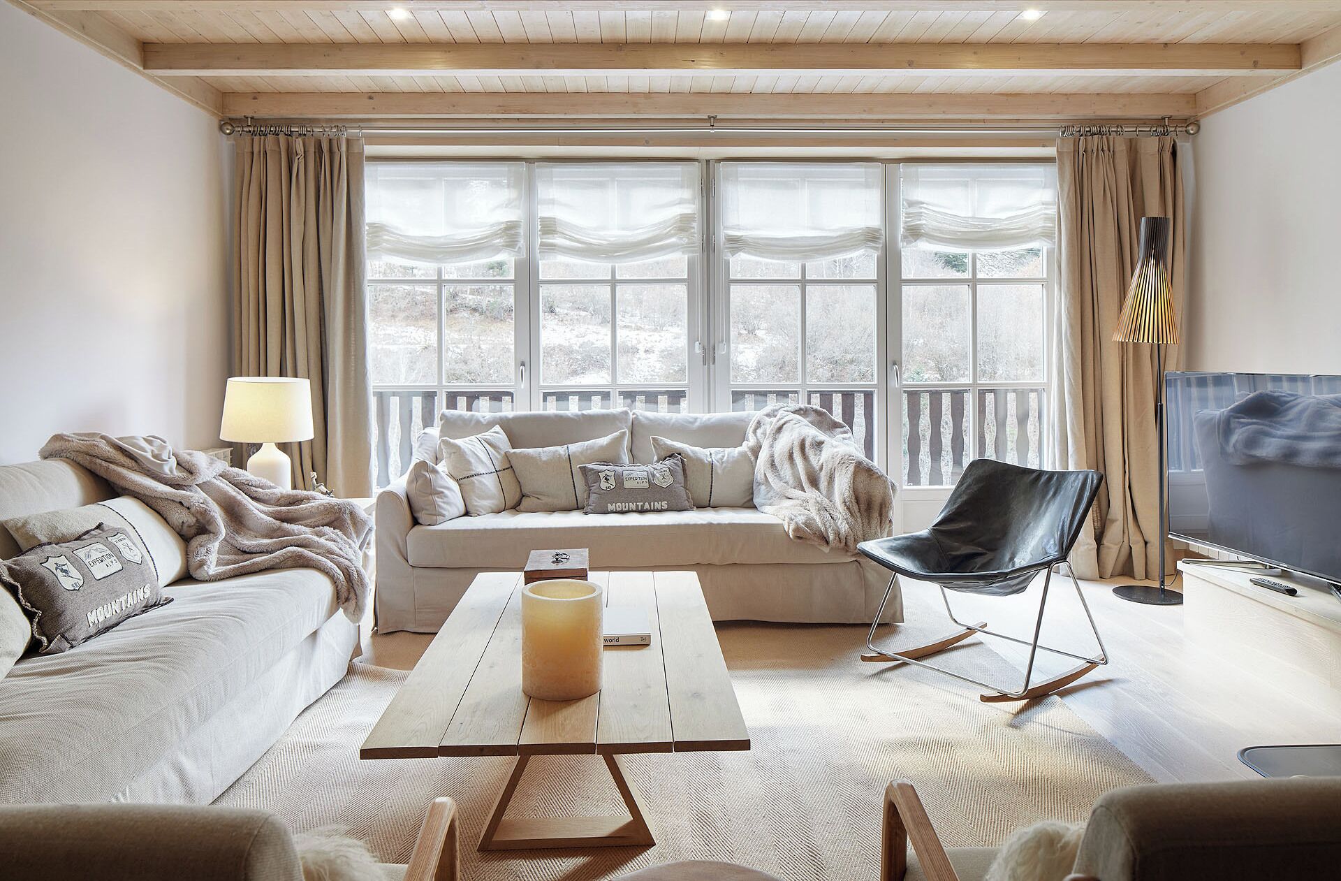 Télévision, cheminée