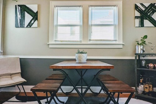 Modern Quiet 1BR Fenced Yard + Office DT Moline