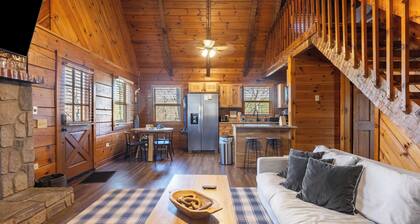 Dudley II by Avantstay Game Room + Enclosed Deck w/ Hot Tub & Views Cozy