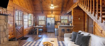 Dudley II by Avantstay Game Room + Enclosed Deck w/ Hot Tub & Views Cozy