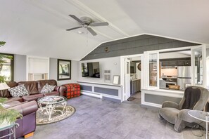 IPod dock - Cold Spring Vacation Rental 11 Mi to Beacon (Cold Spring)