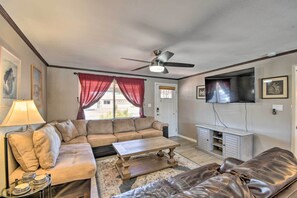 TV - Family-friendly Phoenix Abode w/ Private Pool (Phoenix)