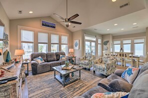 House (4 Bedrooms) | Interior - Charming Surf City Home w/ Elevator: Walk to Beach (Holly Ridge)