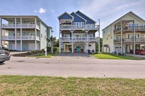 House (4 Bedrooms) | Interior - Charming Surf City Home w/ Elevator: Walk to Beach (Holly Ridge)