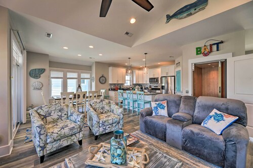 Charming Surf City Home w/ Elevator: Walk to Beach