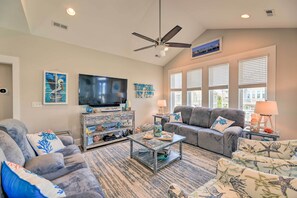 House (4 Bedrooms) | Interior - Charming Surf City Home w/ Elevator: Walk to Beach (Holly Ridge)