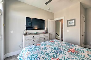 House (4 Bedrooms) | Interior - Charming Surf City Home w/ Elevator: Walk to Beach (Holly Ridge)