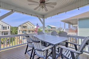 House (4 Bedrooms) | Interior - Charming Surf City Home w/ Elevator: Walk to Beach (Holly Ridge)