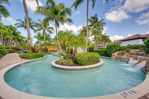 Luxe Naples Bay Resort Condo: Near Fifth Ave!