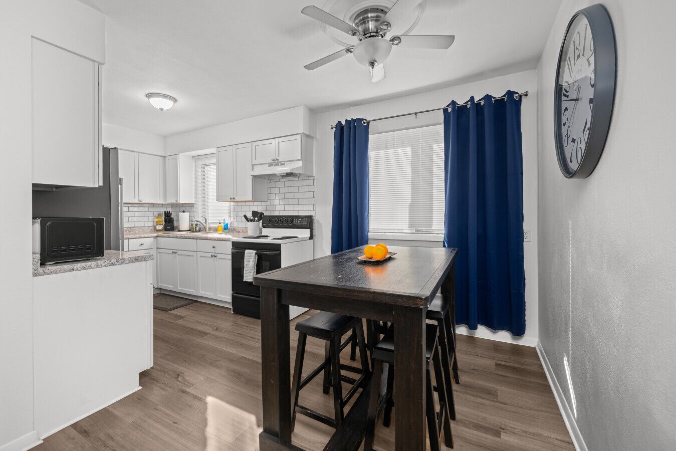 冰箱、微波炉、烤箱、炉灶