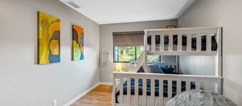 Private Pool & Large Deck: Modern Cotati Villa!