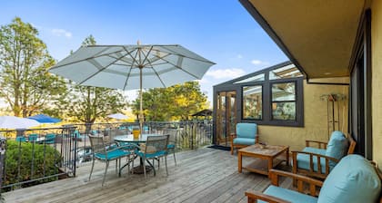 Private Pool & Large Deck: Modern Cotati Villa!