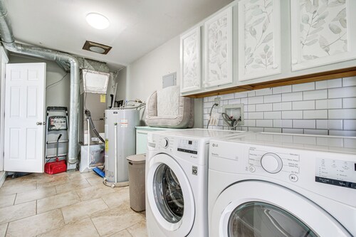 5 Mi to The Usaf Museum: Dayton Home, Walk to Park