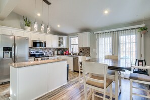 House (3 Bedrooms) | Interior - 5 Mi to The Usaf Museum: Dayton Home, Walk to Park (Dayton)