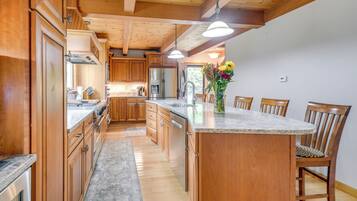 House (3 Bedrooms) | Interior