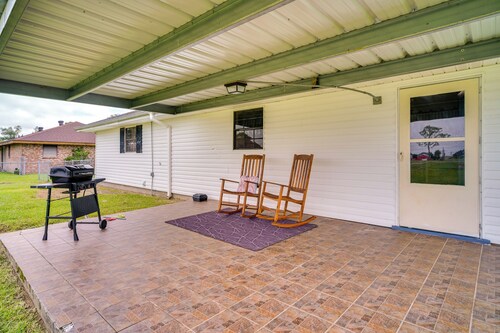Charming Lake Charles Home w/ Patio & Grill