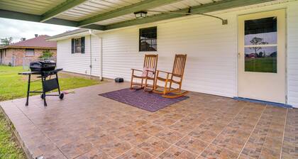 Charming Lake Charles Home w/ Patio & Grill