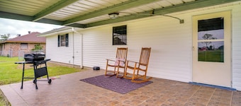 Charming Lake Charles Home w/ Patio & Grill