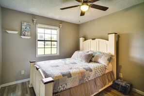 Interior - Charming Lake Charles Home w/ Patio & Grill (Lake Charles)