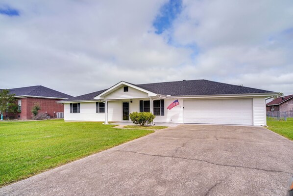 House (3 Bedrooms) | Interior - Charming Lake Charles Home w/ Patio & Grill (Lake Charles)