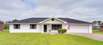 Charming Lake Charles Home w/ Patio & Grill