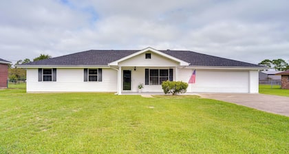 Charming Lake Charles Home w/ Patio & Grill