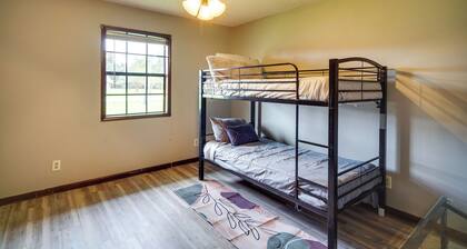 Charming Lake Charles Home w/ Patio & Grill