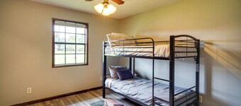 Charming Lake Charles Home w/ Patio & Grill