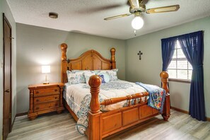 Interior - Charming Lake Charles Home w/ Patio & Grill (Lake Charles)