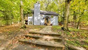 Unclassified image, 3 of 30, button - Lovely Harbor Springs Hideaway Near The Highlands! (Harbor Springs)