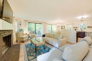 TV - Lovely Harbor Springs Hideaway Near The Highlands! (Harbor Springs)